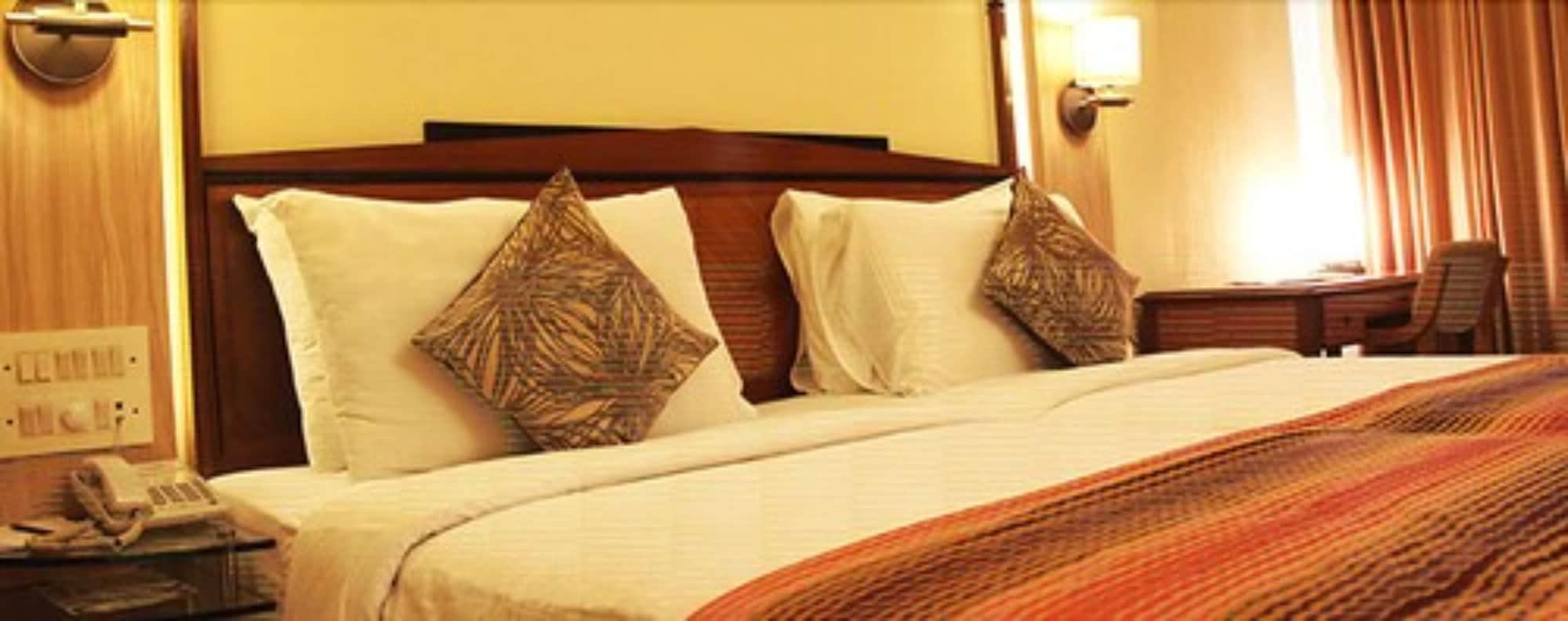 Hiltop Hotel Mumbai Kültér fotó