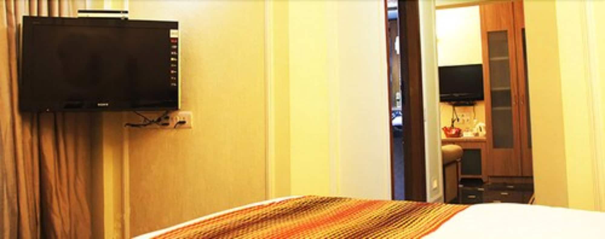 Hiltop Hotel Mumbai Kültér fotó