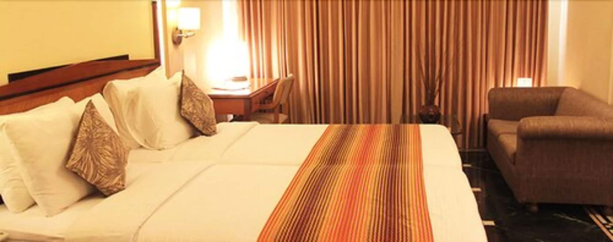 Hiltop Hotel Mumbai Kültér fotó