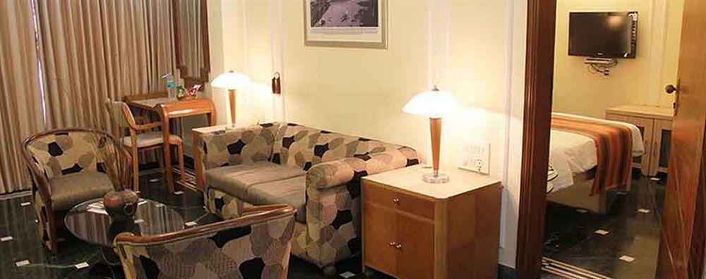 Hiltop Hotel Mumbai Kültér fotó