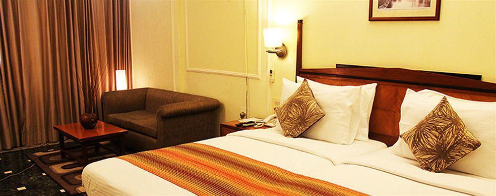 Hiltop Hotel Mumbai Kültér fotó