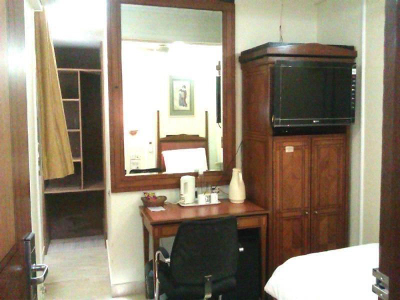 Hiltop Hotel Mumbai Kültér fotó