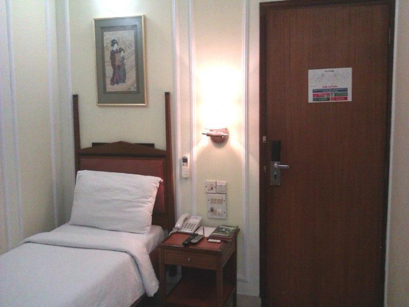 Hiltop Hotel Mumbai Kültér fotó