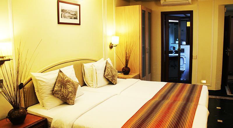 Hiltop Hotel Mumbai Szoba fotó