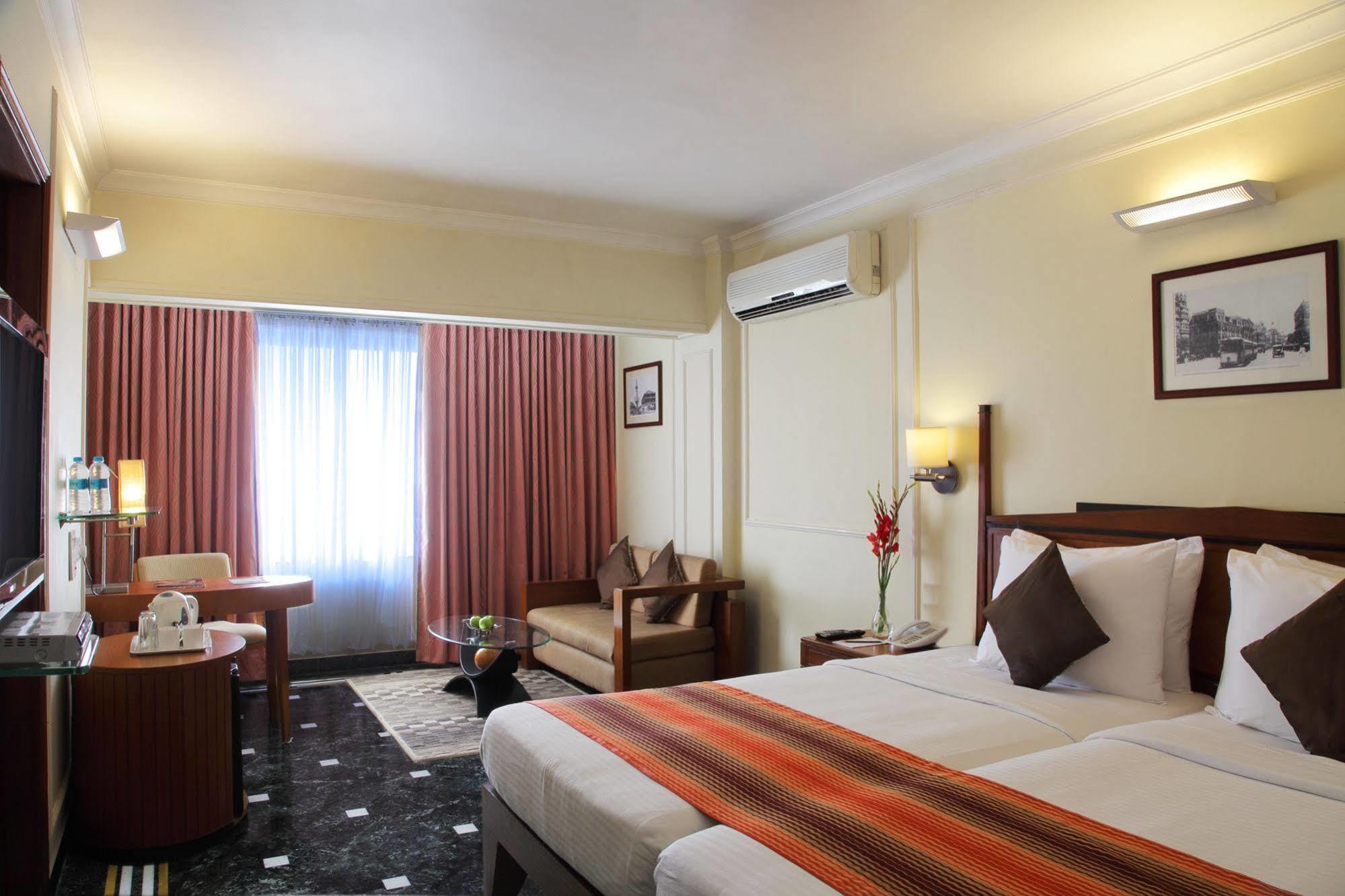 Hiltop Hotel Mumbai Kültér fotó