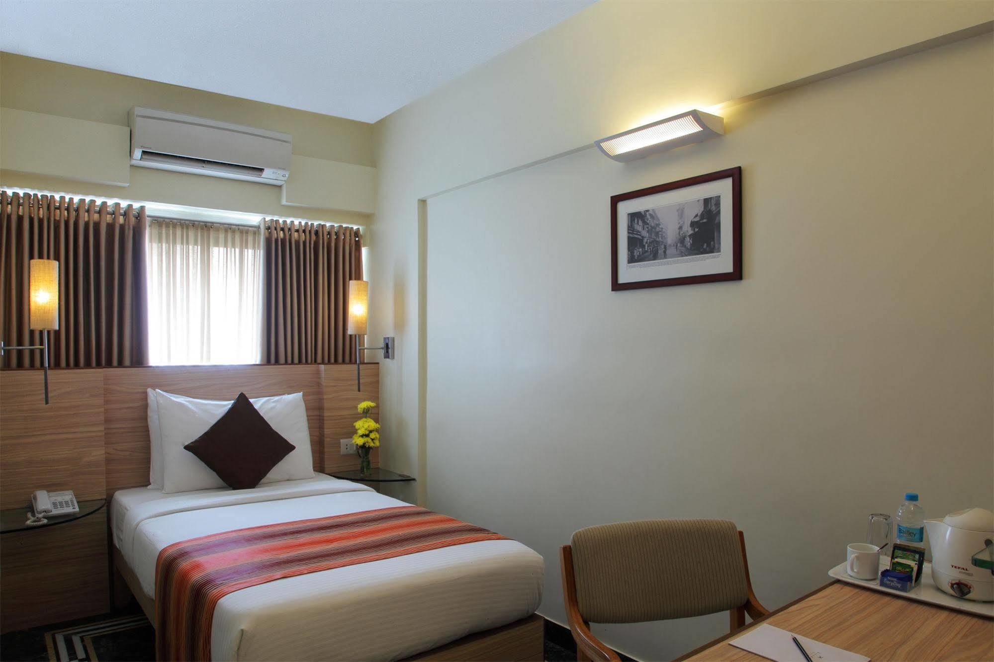 Hiltop Hotel Mumbai Kültér fotó