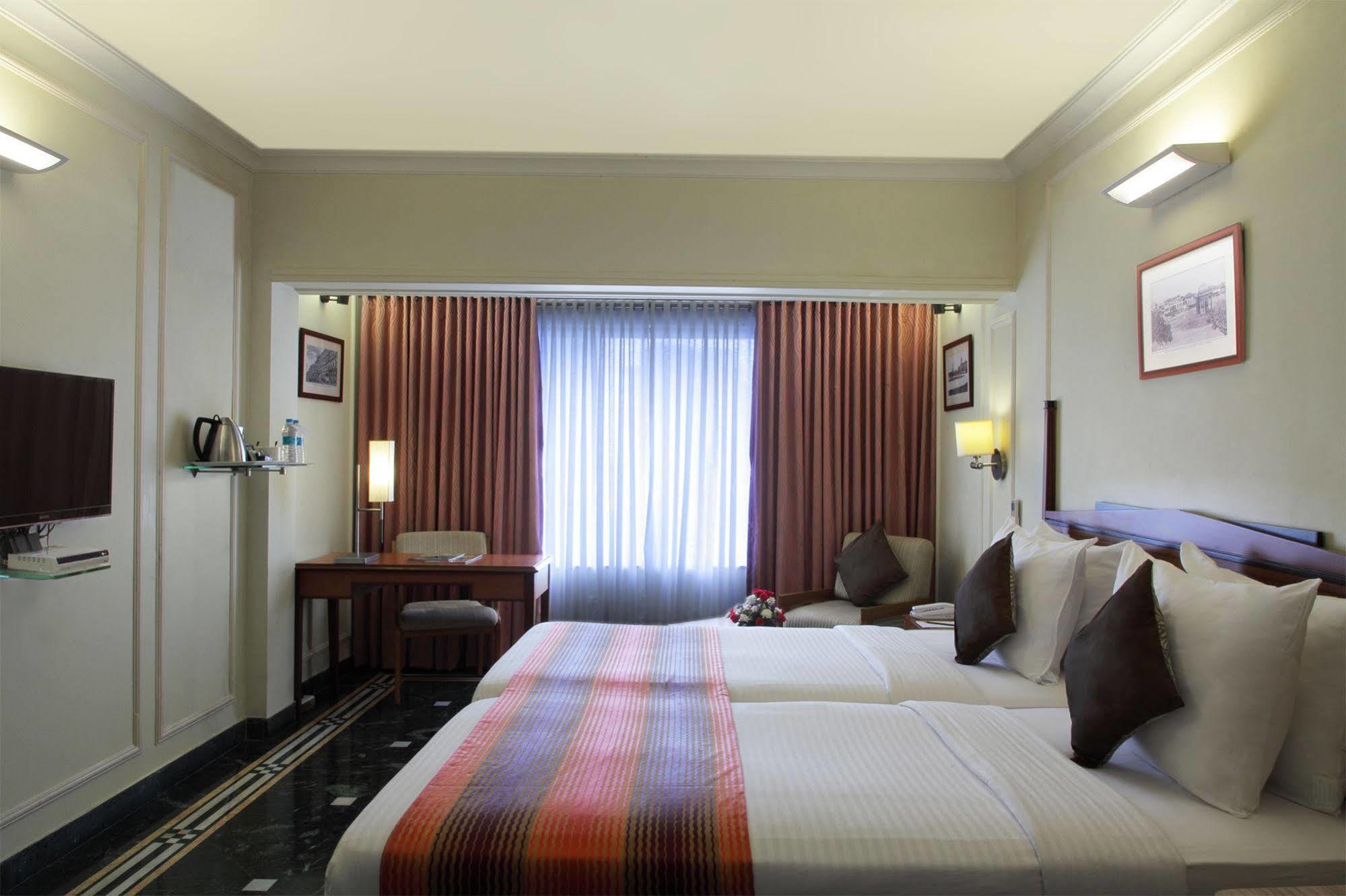 Hiltop Hotel Mumbai Kültér fotó