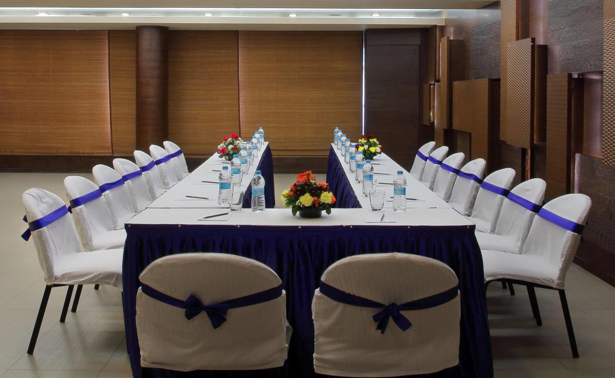 Hiltop Hotel Mumbai Kültér fotó