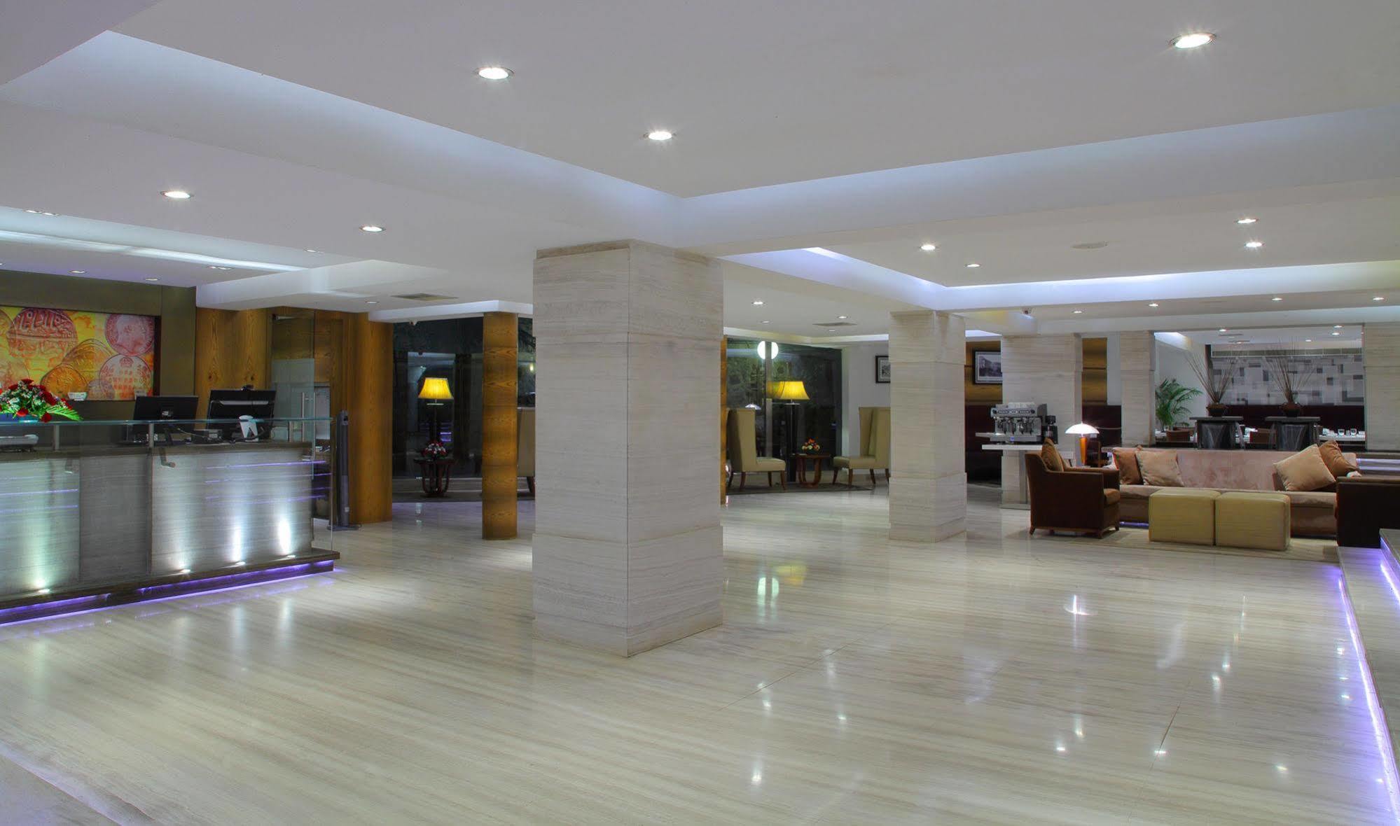 Hiltop Hotel Mumbai Kültér fotó